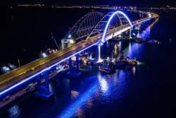 Оккупанты зажгли подсветку моста Путина в тестовом режиме (видео)