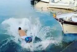 Известный футболист заключил необычное пари с барменом (видео)