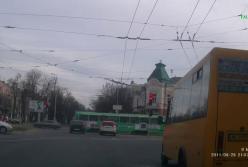 В Днепре пешеход выбил стекло в маршрутке и ударил водителя по лицу (видео)