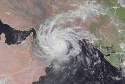 На Оман обрушился тропический циклон Шахин, есть погибшие (видео)