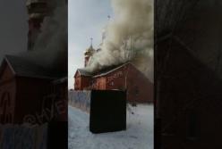 Под Днепром на Крещение вспыхнула церковь (видео)
