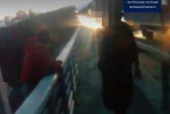 В Виннице беременная женщина пыталась прыгнуть с моста (видео)