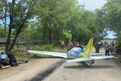 В Одессе рухнул самолет (видео)