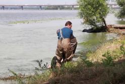 В Киеве школьница нашла труп женщины на берегу Днепра (видео)