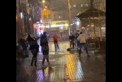 В Киеве на Крещатике ночью произошла крупная драка (видео)