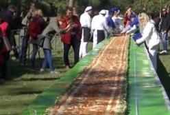 Гигантская запеканка длинною в 25 метров (видео)