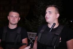 Ночью в Киеве пьяный полицейский угрожал прохожим ножом (видео)