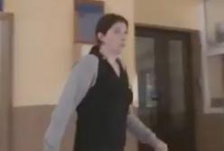 Мать, выкинувшая чемодан с мертвым 2-летним сыном, малыша не убивала (видео)