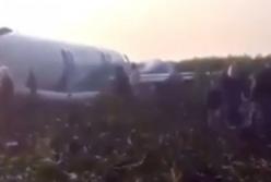 Подробности очевидца: в России загорелся самолет, летевший в оккупированный Крым (видео)