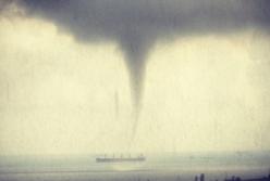 Необычное явление в Украине: торнадо под Одессой, как во Флориде (видео)