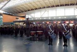 В аэропорту "Борисполь" в память о "киборгах" сыграл военный оркестр (видео)