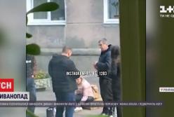 В Ровно женщина угодила под выброшенный из окна диван (видео)