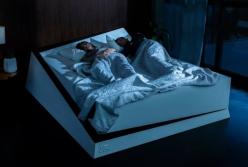 Гармония в отношениях: умная кровать, отодвигает партнера на его сторону (видео)