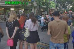 В Одессе водитель потерял сознание и совершил ДТП (видео)