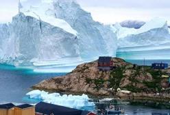Громадный 4-мильный Айсберг у берегов Гренландии (видео)
