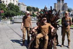 В Киев привезли "Железный трон" из зоны ООС (видео)