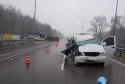 На трассе Киев — Харьков микроавтобус опрокинул грузовик: семь человек в больнице (видео)