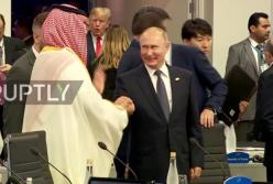 Песков объяснил неформальное приветствие Путина и саудовского принца (видео)