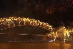 Австралия грандиозным фейерверком встретила новый год (видео) 