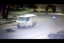 Посмотрел и уехал: пьяный водитель нагло сбил человека на на пешеходном переходе (видео)