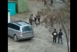 Дети избили прохожего в Харькове (видео)