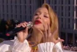 Тина Кароль в свадебном платье спела песню на крыше консерватории (видео)