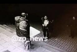 В Запорожье группа подростков избила 60-летнего мужчину (видео)