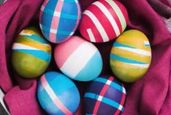 25 очень простых способов как красиво раскрасить пасхальные яйца (видео)