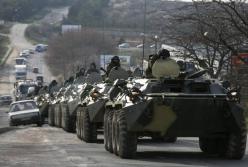 На Керченском мосту заметили колону военной техники (видео)