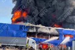 Логістичний центр "Епіцентру" під Києвом вщент зруйнували шахеди: з’явились перші відео