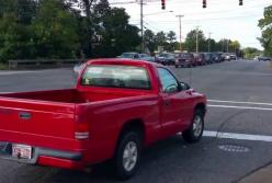 У девушки за рулем явно день не задался! 