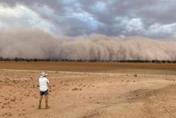 В Австралии зафиксировали пылевые бури и огромный град (видео)