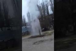 "Фонтан из горячей воды":  в Херсоне произошло новое ЧП (видео)