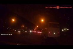 В Днепре маршрутка сбила женщину на пешеходном переходе (видео)