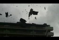 215 километров в час: на Японию обрушился мощнейший тайфун (видео)