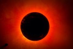 Обнаружен самый большой спутник во Вселенной (видео)