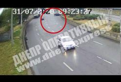 В Днепре произошло столкновение двух автомобилей: видео момента ДТП