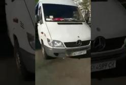 В Мелитополе у обочины забыли Мерседес (видео)