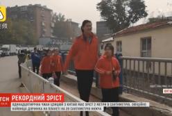 В Китае нашли самую высокую девочку на планете (видео)