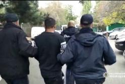 Полиция задержала подозреваемых в групповом изнасиловании несовершеннолетних девушек в Одессе (видео)
