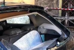 Во Львове падающий лед повредил десятки авто (видео)
