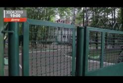 В Днепре в интернате 2-летнюю девочку привязали шарфом к стулу (видео)