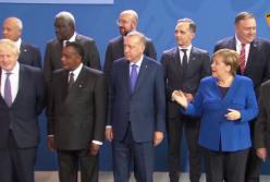 Путин "потерялся" на конференции в Берлине (видео)