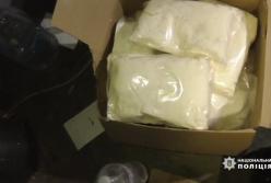 В нарколаборатории в Запорожской области выявили психотропов и прекурсоров на около 24 млн гривен (видео)