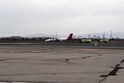 Жесткая посадка пассажирского самолета без шасси в Перу (видео)