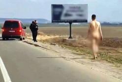 На трассе Киев-Чоп разгуливал голый мужчина (видео)