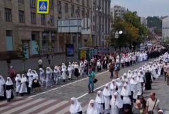 Крестный ход в честь Крещения Руси: 20 тысяч верующих съехались со всей Украины (видео)
