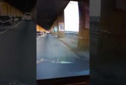 В Запорожье девочка-подросток бросилась с моста (видео)