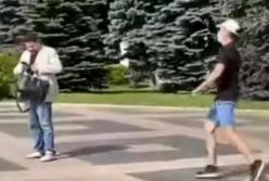 В центре Харькова облили мочой депутата от ОПЗЖ (видео)