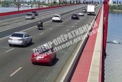 ЧП в Днепре: молодой парень прыгнул с моста (видео)